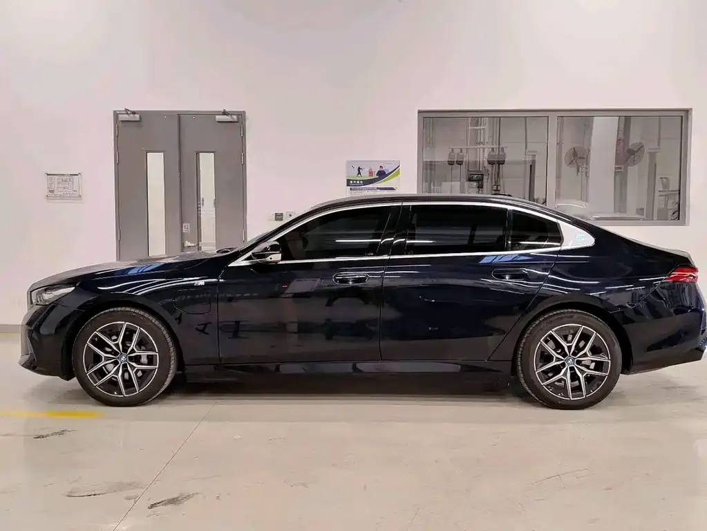 BMW i5 — фото 4