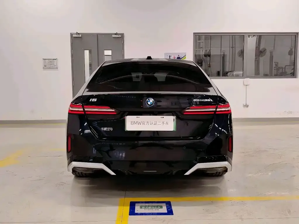 BMW i5 — фото 2