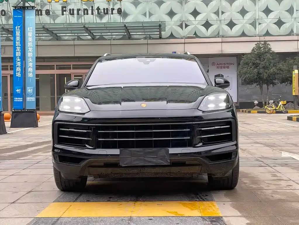 Porsche Cayenne — фото 1