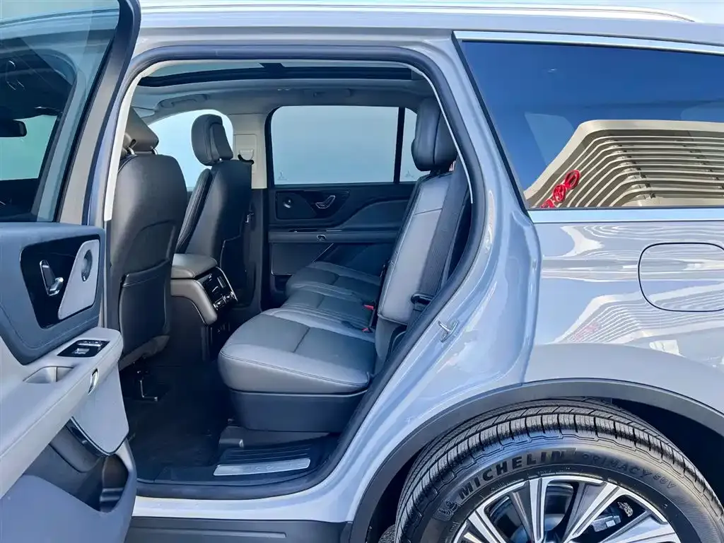 Lincoln Aviator — фото 8