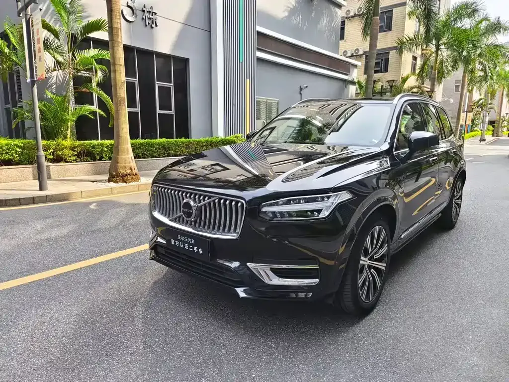 Volvo XC90 — фото 1