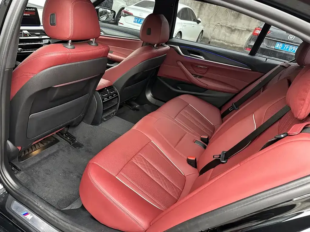 BMW 5 Series — фото 10