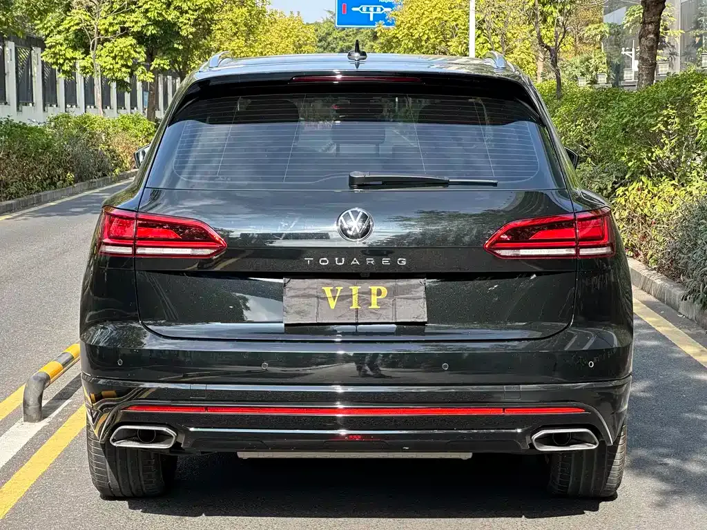 Volkswagen Touareg — фото 7