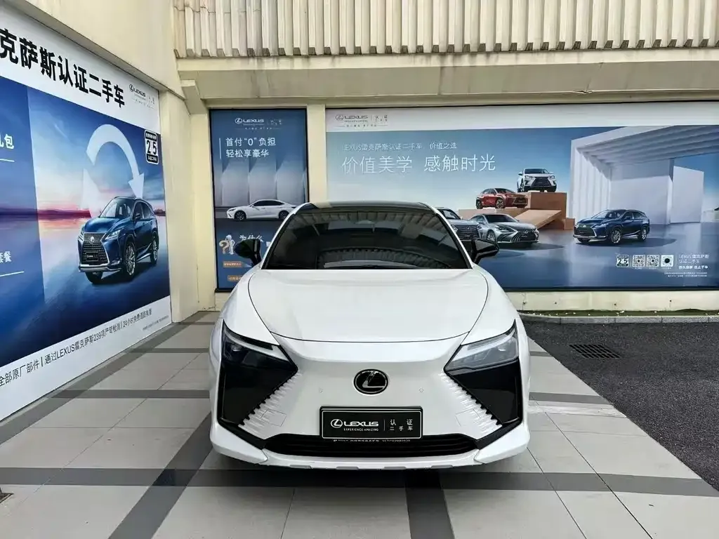 Lexus RZ — фото 5