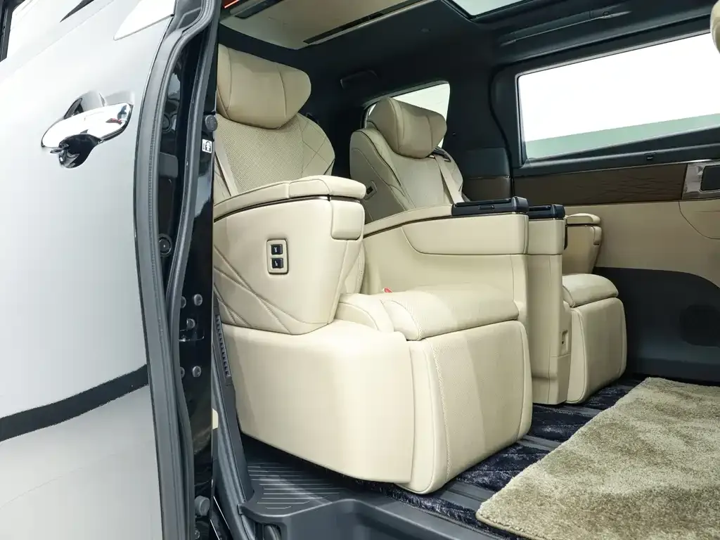 Toyota Vellfire — фото 5