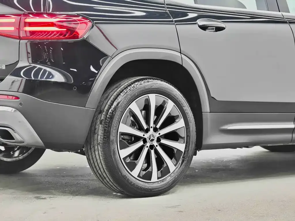 Mercedes-Benz GLB — фото 10