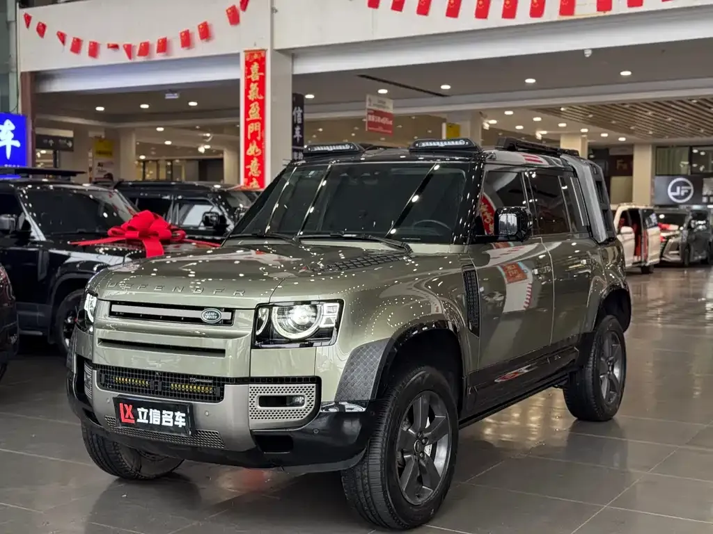 Land Rover Defender — фото 1