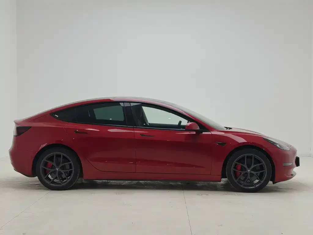 Tesla Model 3 — фото 4