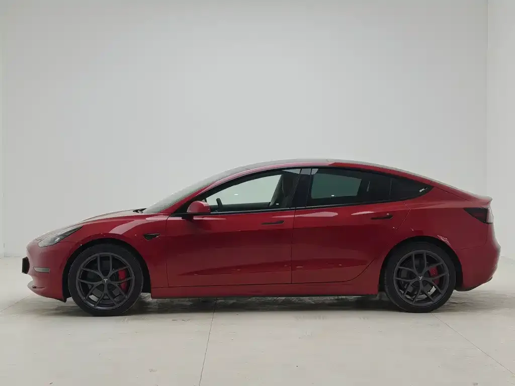 Tesla Model 3 — фото 2