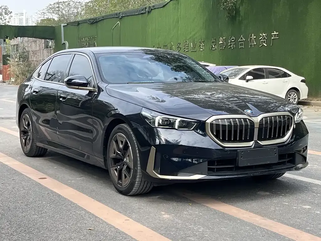 BMW 5 Series — фото 4