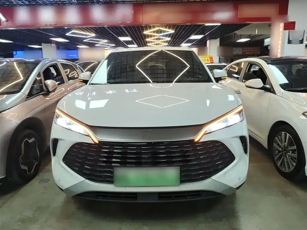 BYD L DM-i — фото 4