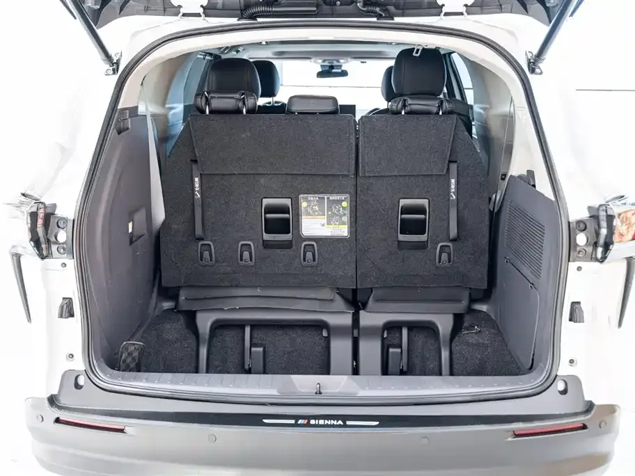 Toyota Sienna — фото 4