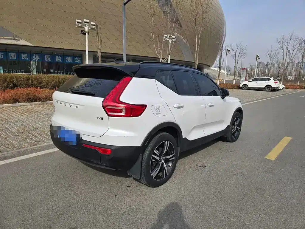 Volvo XC40 — фото 4