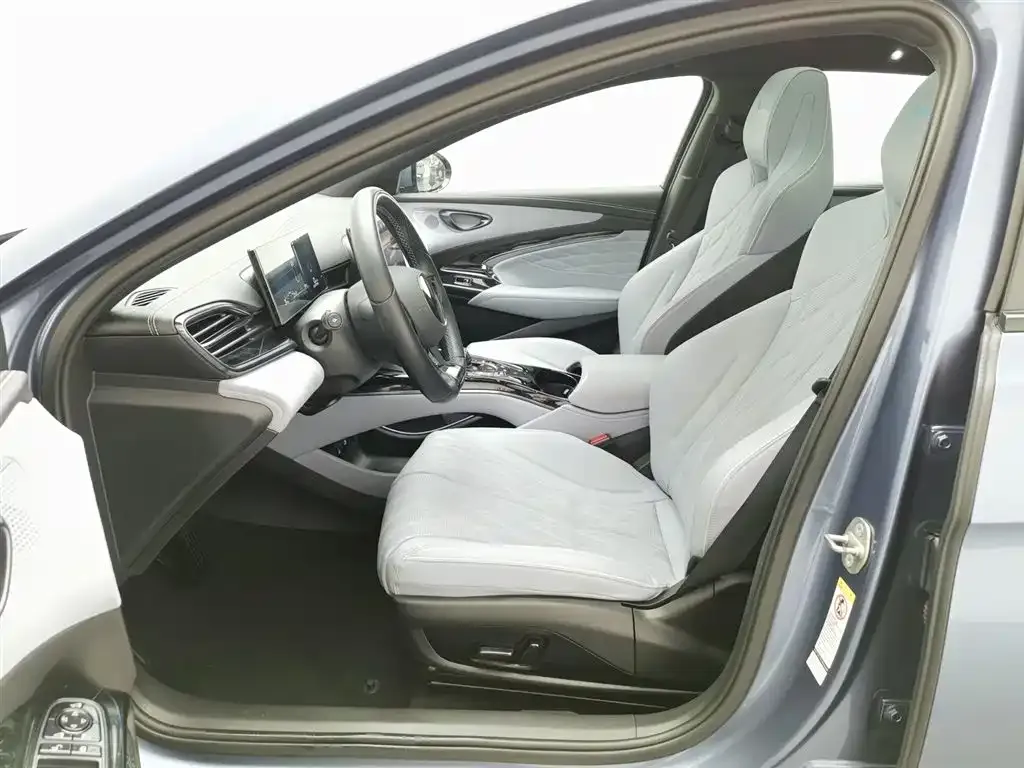 BYD Seal — фото 8