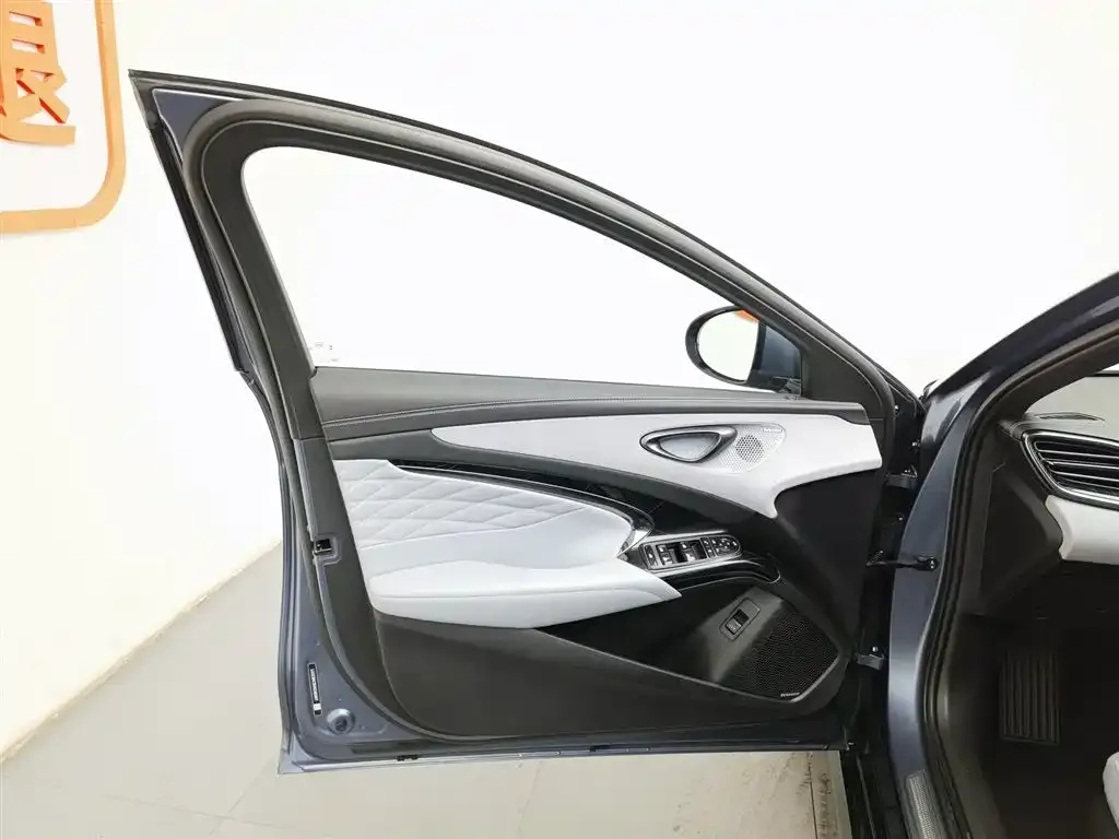 BYD Seal — фото 2