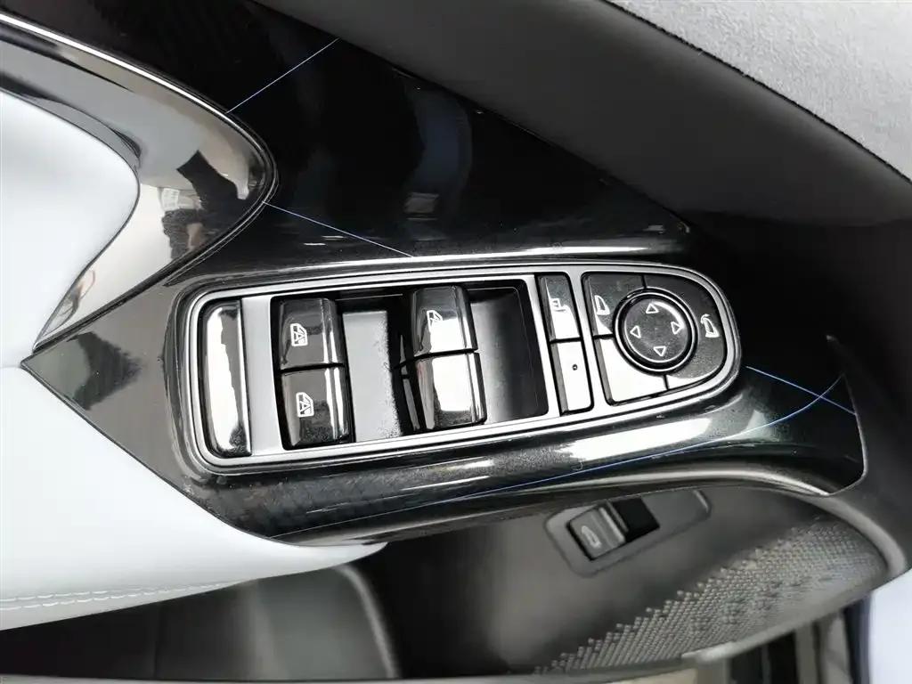 BYD Seal — фото 4
