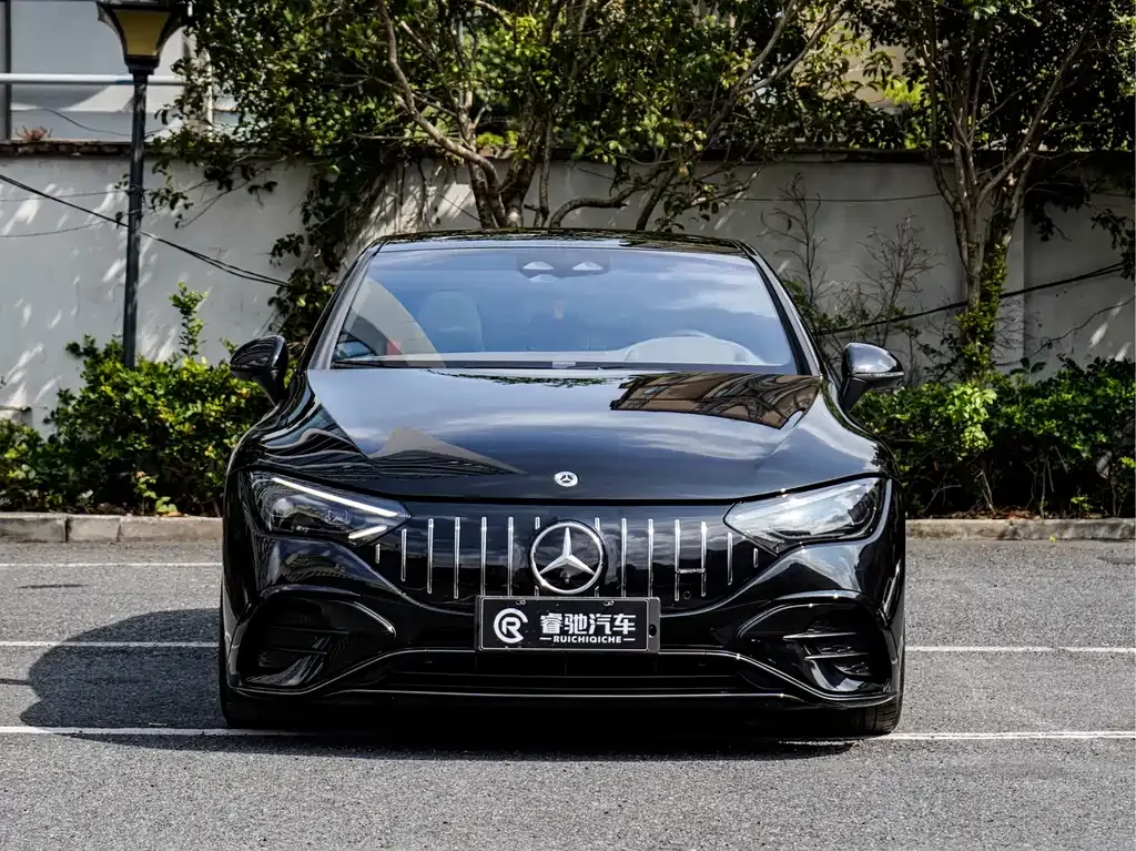 Mercedes-Benz EQE AMG — фото 4