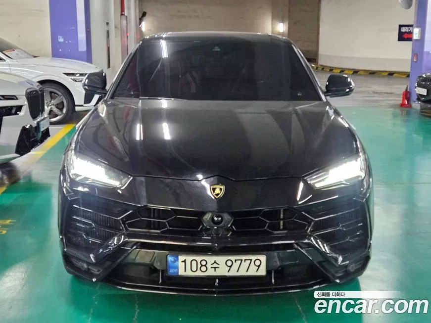 Lamborghini Urus — фото 1