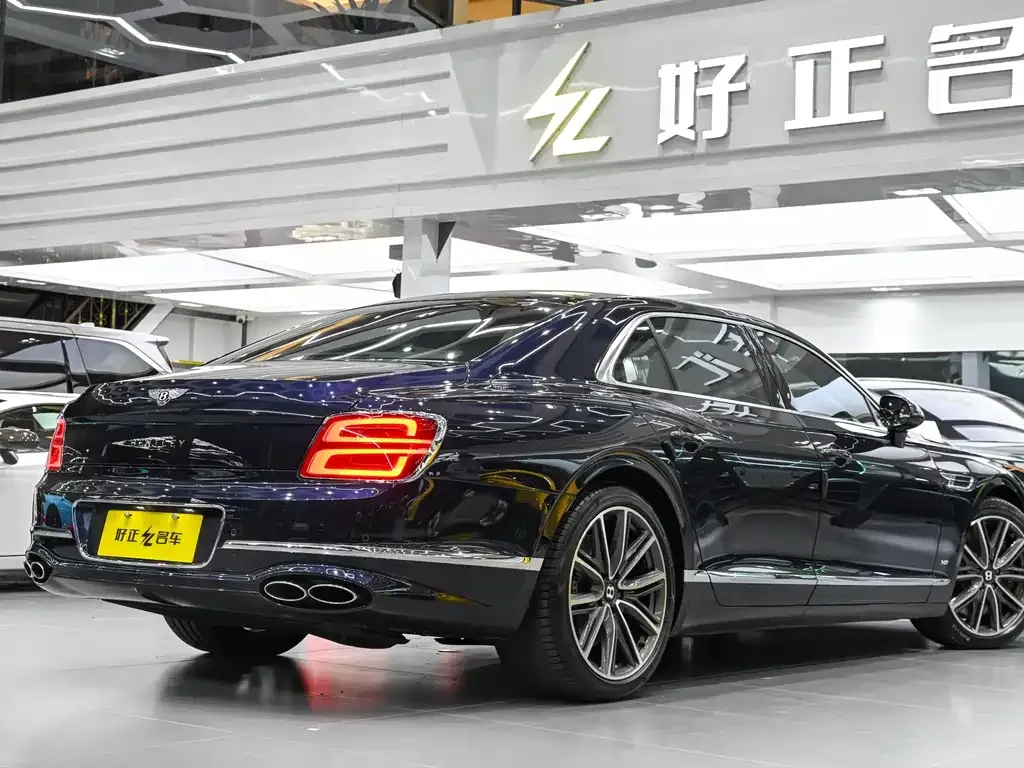 Bentley Flying Spur — фото 6