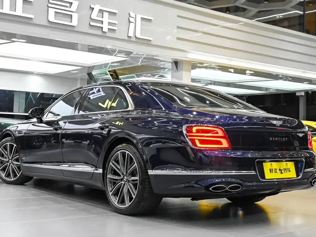 Bentley Flying Spur — фото 10