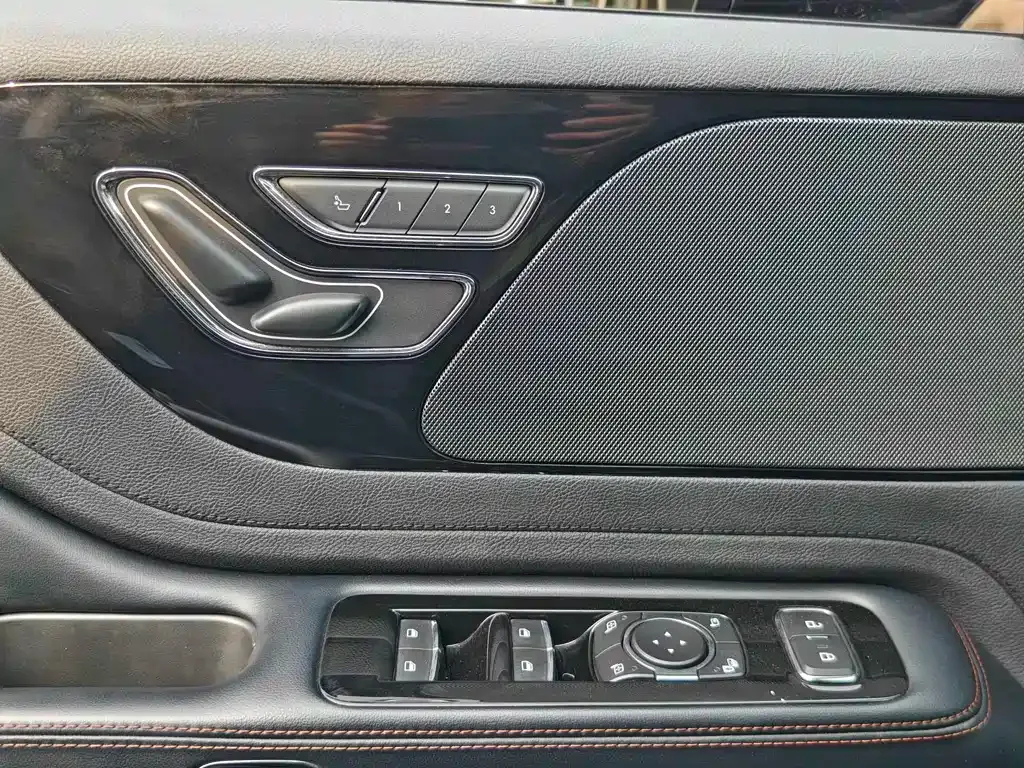 Lincoln Aviator — фото 10