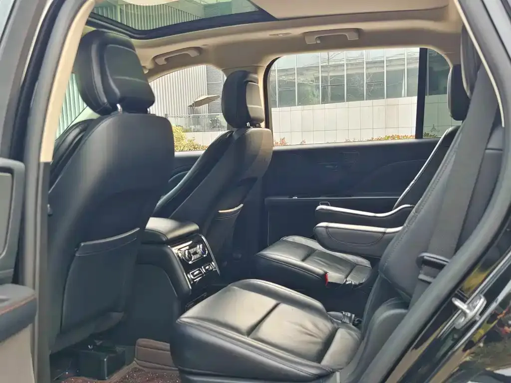 Lincoln Aviator — фото 8