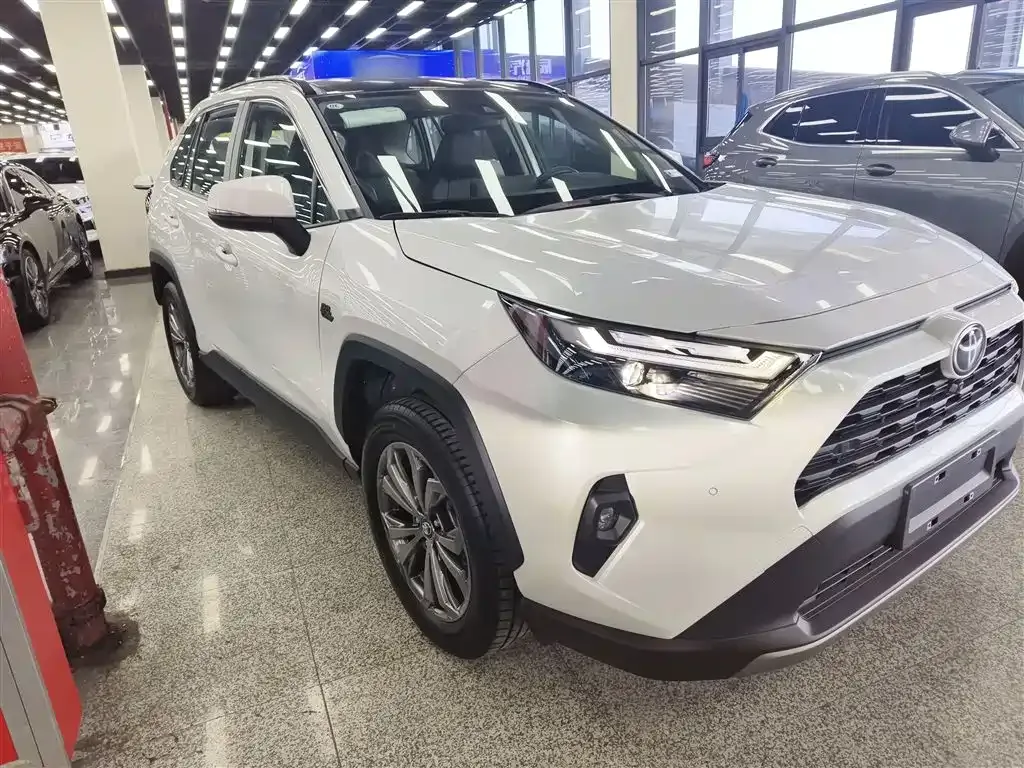 Toyota RAV4 — фото 8