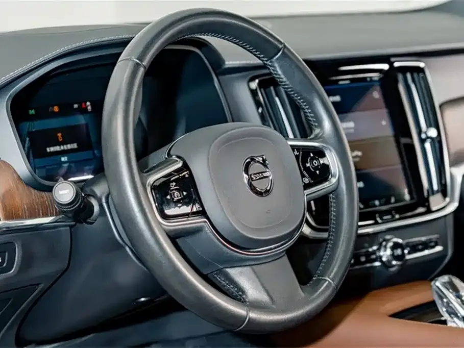 Volvo S90 — фото 9