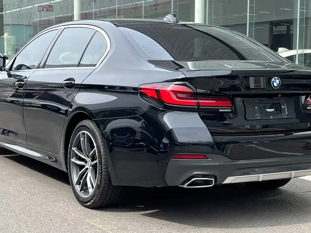BMW 5 Series — фото 5