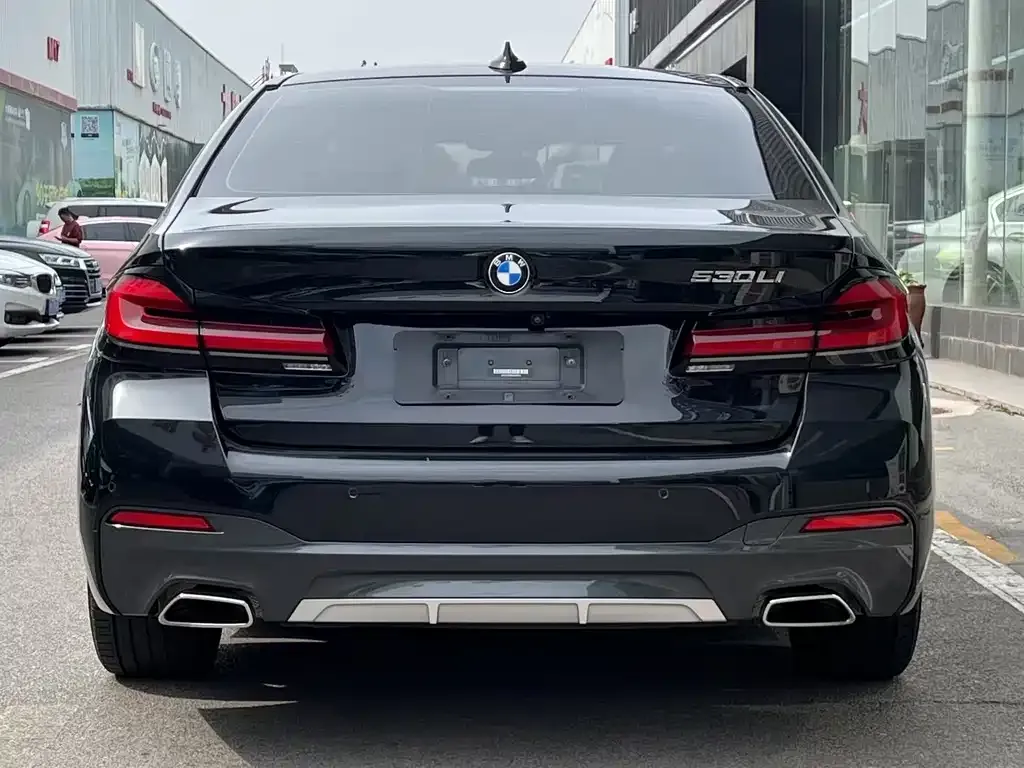 BMW 5 Series — фото 7