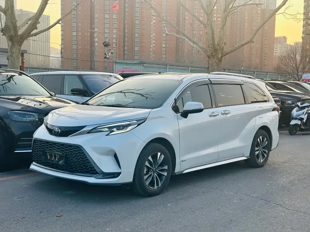 Toyota Granvia — фото 1