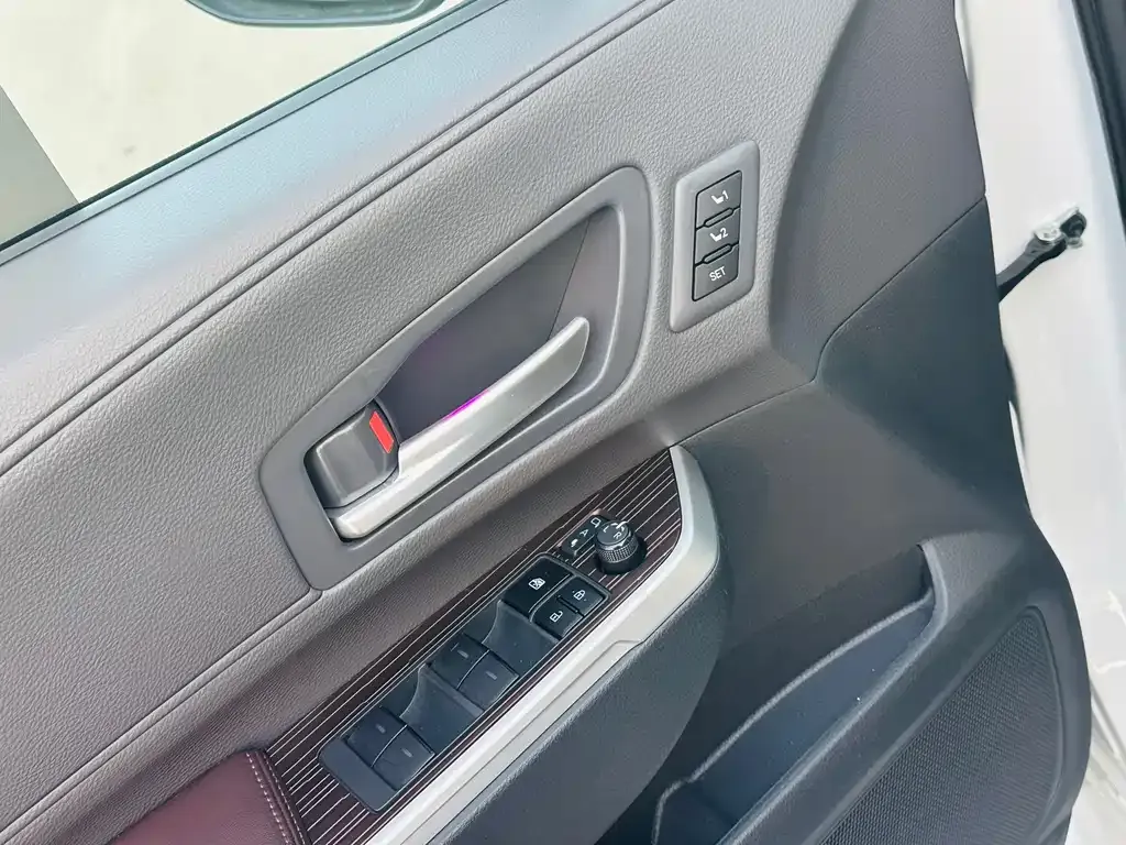 Toyota Granvia — фото 8