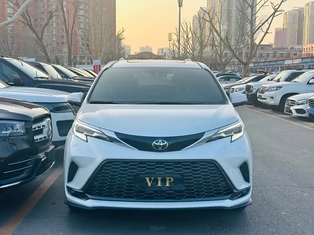 Toyota Granvia — фото 3