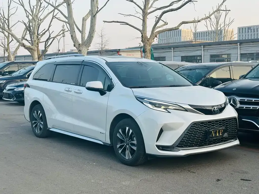 Toyota Granvia — фото 2