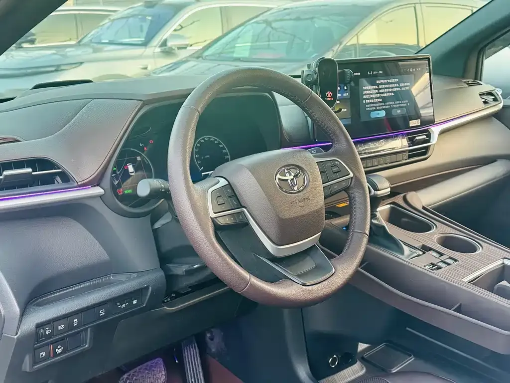 Toyota Granvia — фото 7