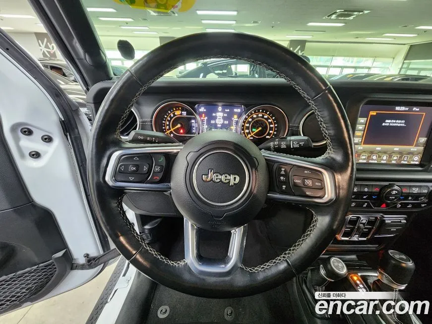 Jeep Wrangler — фото 9