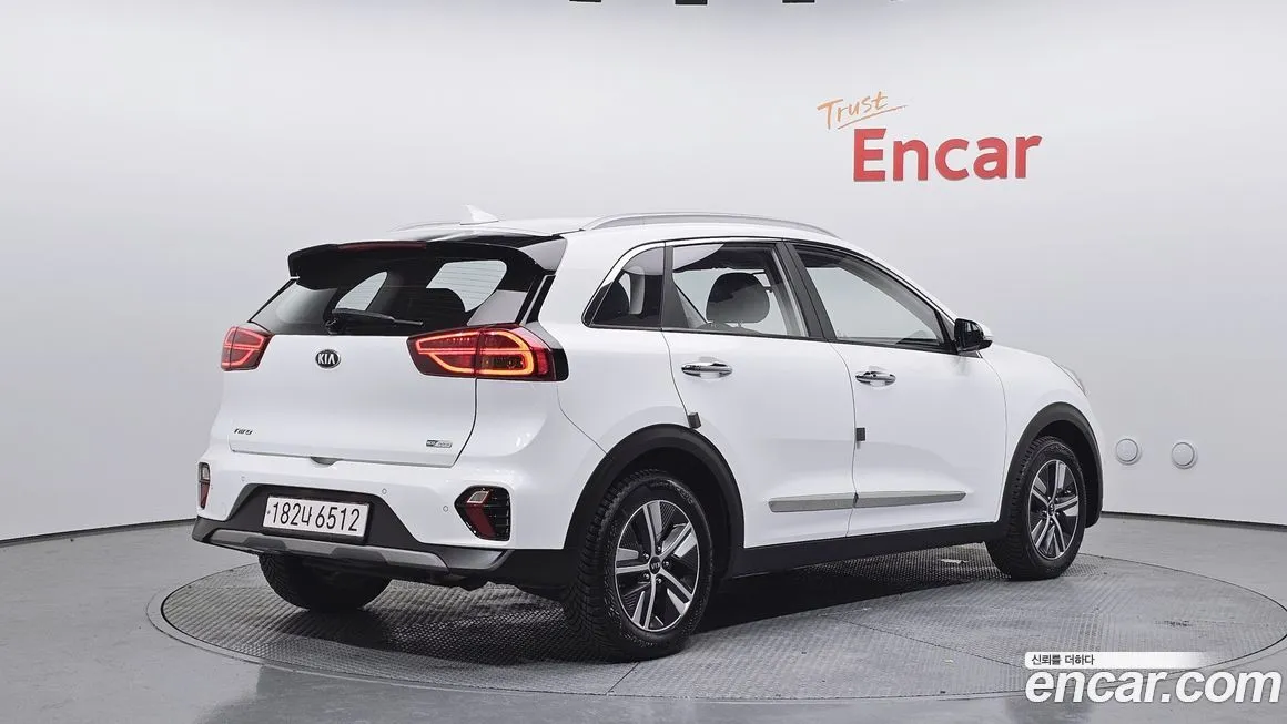 Kia Niro — фото 10