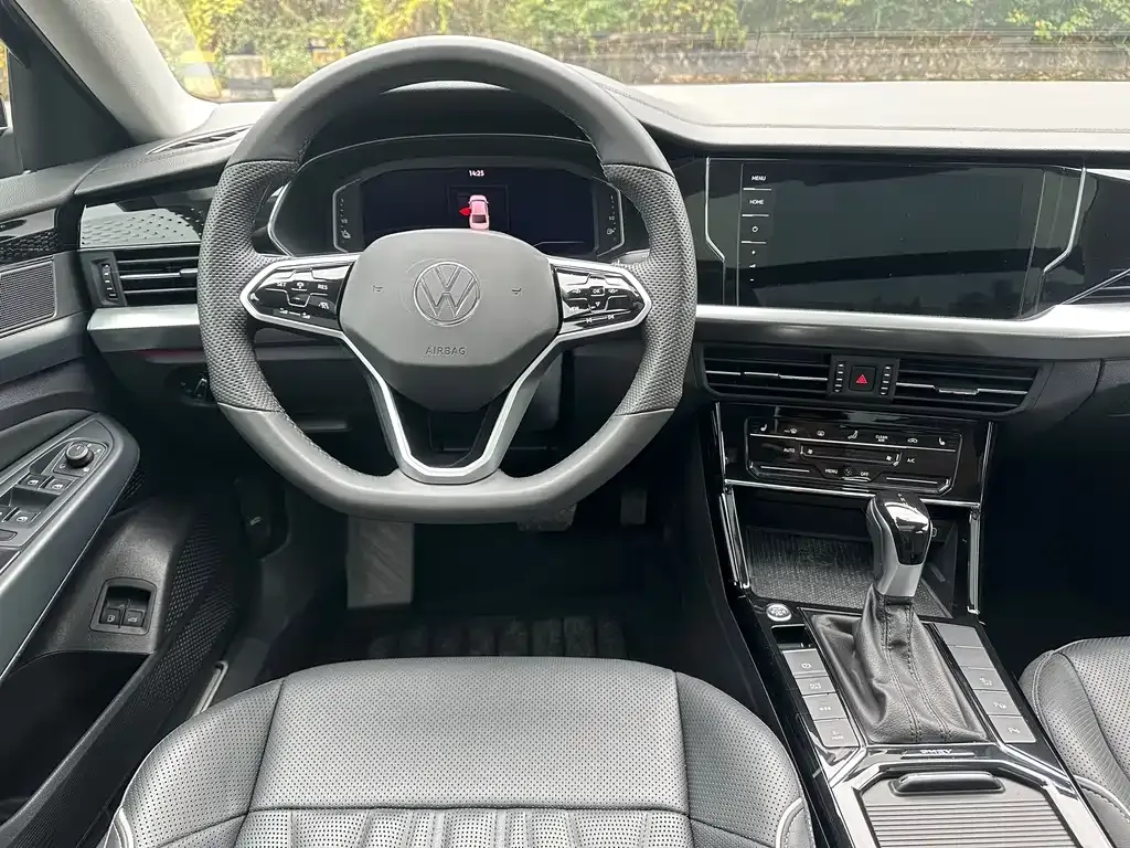 Volkswagen Passat New Energy — фото 6