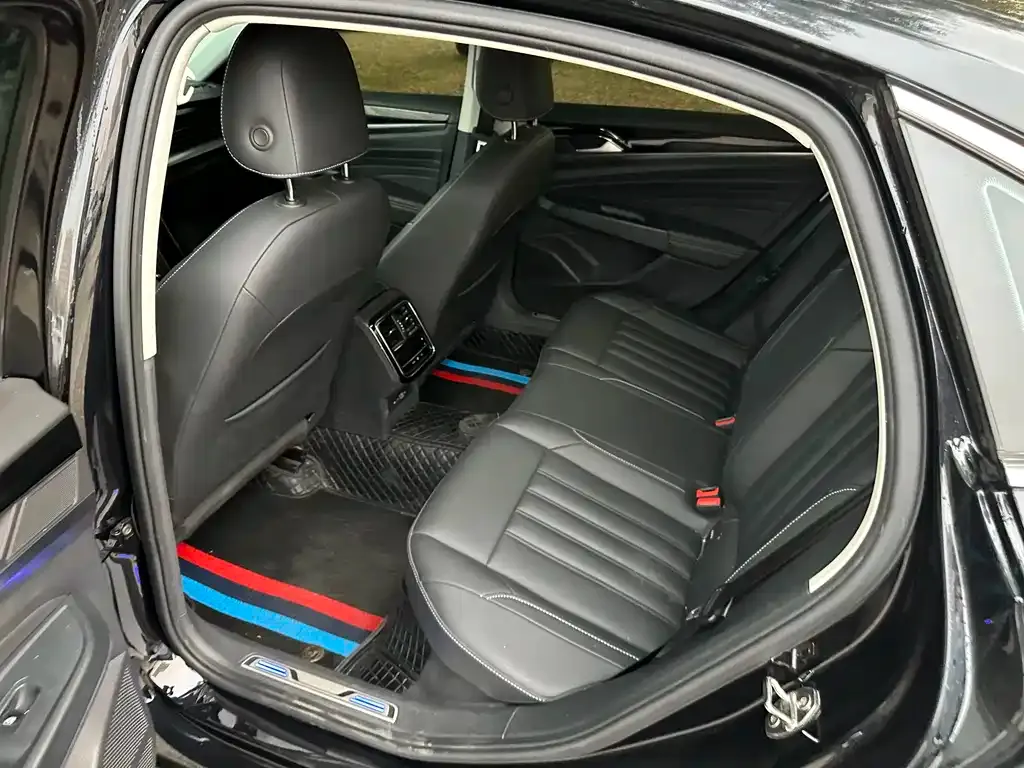 Volkswagen Passat New Energy — фото 7