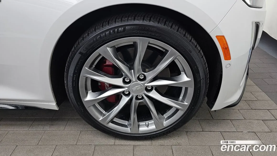Cadillac CT5 — фото 6