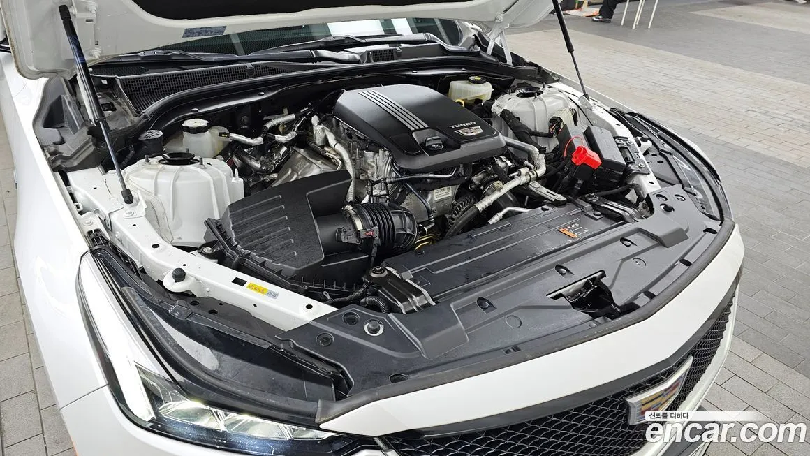 Cadillac CT5 — фото 8