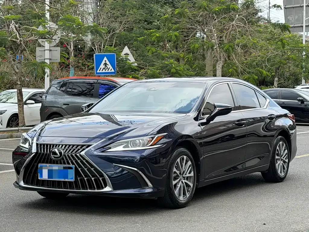 Lexus ES — фото 1
