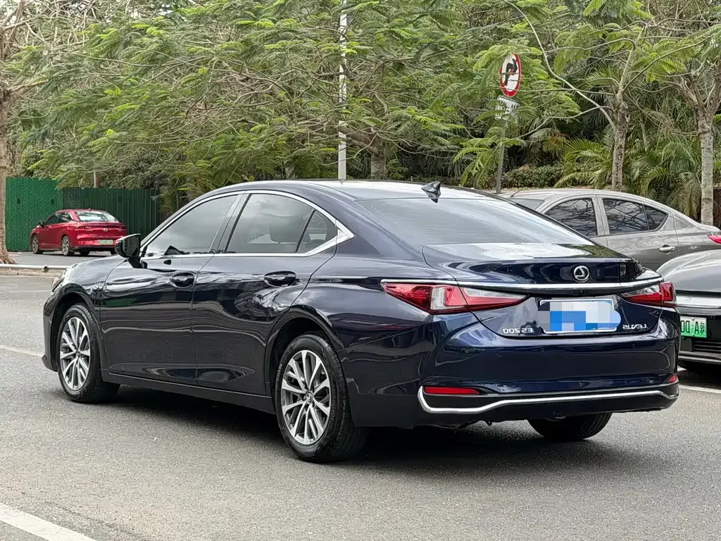 Lexus ES — фото 8