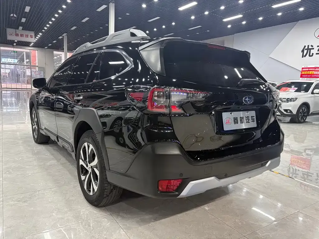 Subaru Outback — фото 7