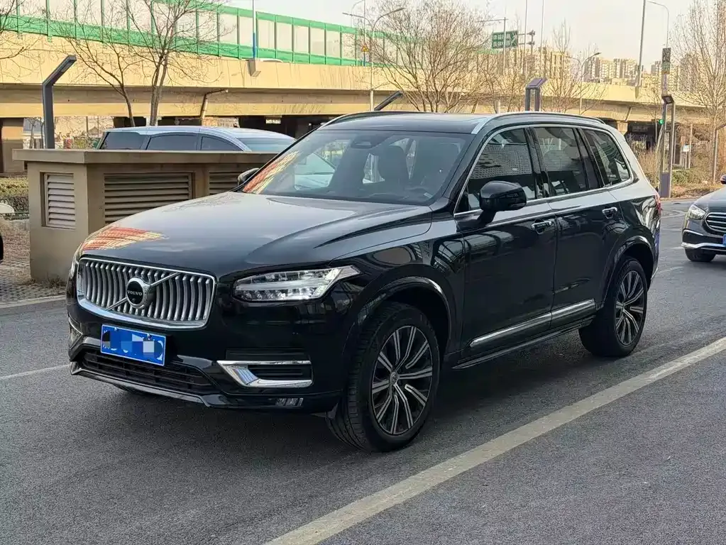 Volvo XC90 — фото 1