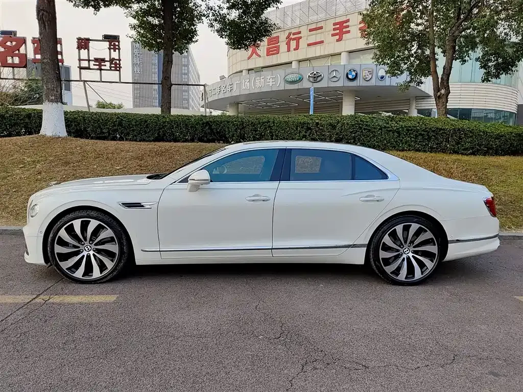 Bentley Flying Spur — фото 6