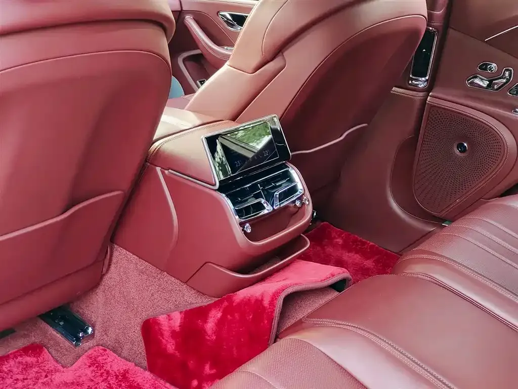Bentley Flying Spur — фото 2