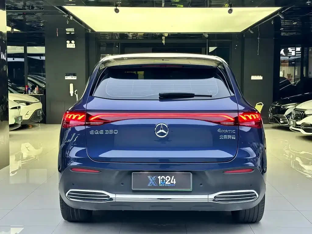 Mercedes-Benz EQE SUV — фото 7