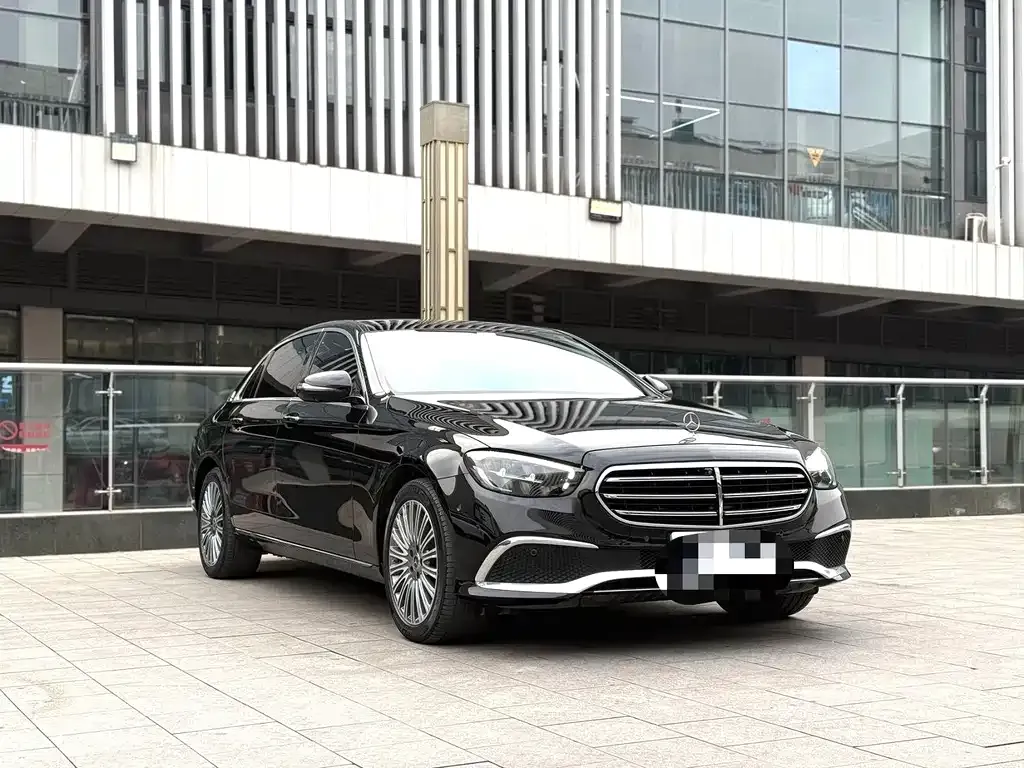 Mercedes-Benz E-Class — фото 8