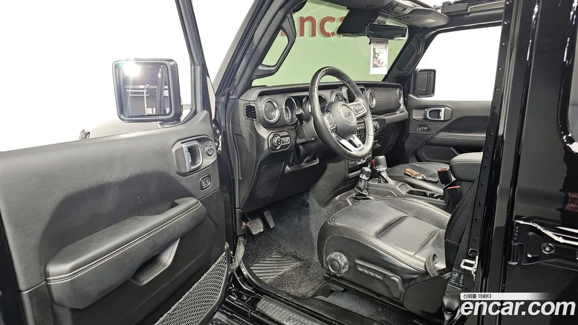 Jeep Wrangler — фото 10